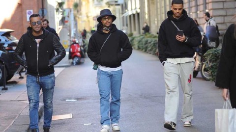 格纳布里米兰街头漫步展型格 续约拜仁续写红白情缘