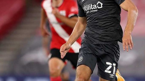 空场爆冷！英冠蜜蜂蛰伤圣徒，联赛杯南安普顿主场饮恨