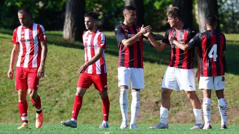 红黑风暴席卷热身赛场 卡斯蒂列霍独中两元闪耀全场