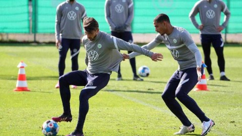 狼群出击：沃尔夫斯堡主场硬仗前的最后冲刺