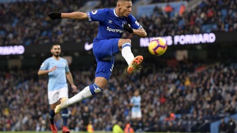 曼城奇幻进球夜：热苏斯头顶脚踢梅开二度，蓝月亮的空中魔法让埃弗顿高塔防线低头