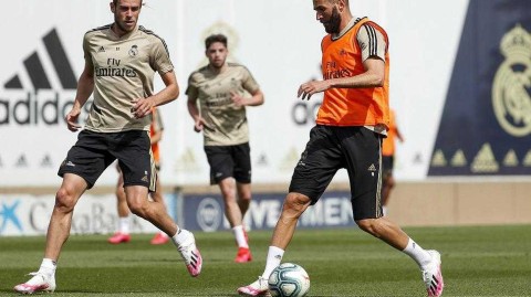 战疫重启·白衣整装：皇家马德里复训冲刺西甲冠军