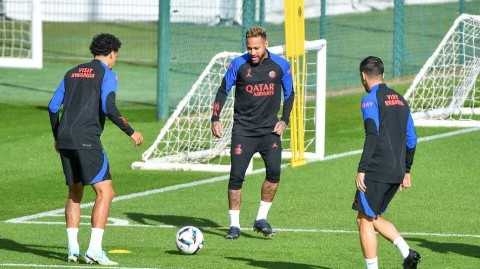 法甲豪门巴黎圣日耳曼训练纪实内马尔领衔众星轻松备战关键战役