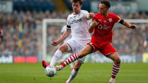 空场不空心：利兹联制胜一击，距离英超一步之遥