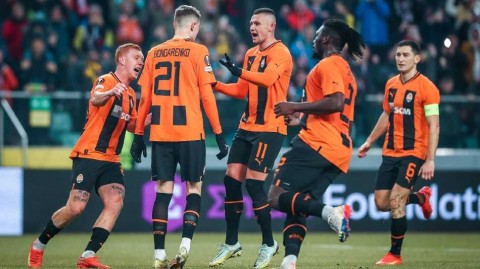 欧联杯战场上的不屈意志：顿涅茨克矿工力克雷恩