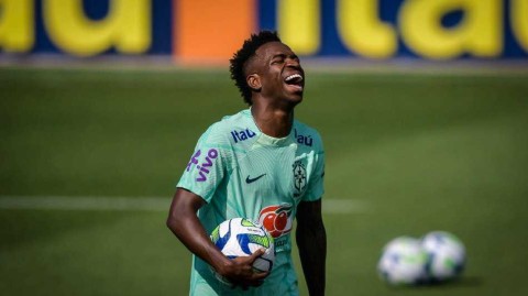 桑巴军团远征加泰罗尼亚 绿茵场上的战前交响曲