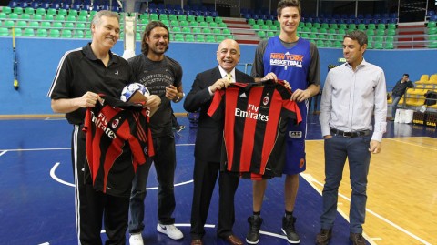 2026米兰记忆：德安东尼获赠传奇球衣，小斯训练营状态火热