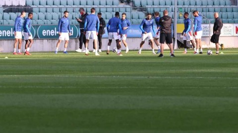 欧联杯决战前夕，布拉格斯拉维亚华沙备战静待生死对决