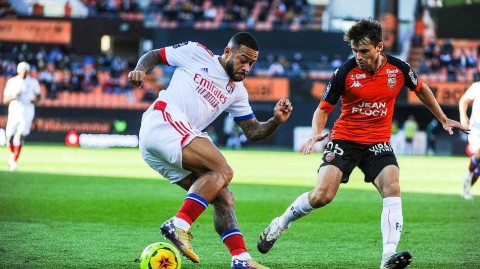 布列塔尼之夜的激情碰撞：洛里昂顽强战平里昂，升班马主场抢下宝贵一分