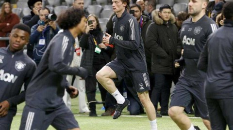 寒冬里的温暖奇迹 曼联青年军远赴哈萨克斯坦 抗癌小将泰勒踏上欧联逐梦路