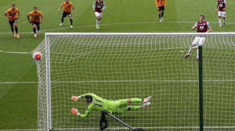 特夫摩尔球场的读秒惊魂 伯恩利战平狼队留下无尽唏嘘