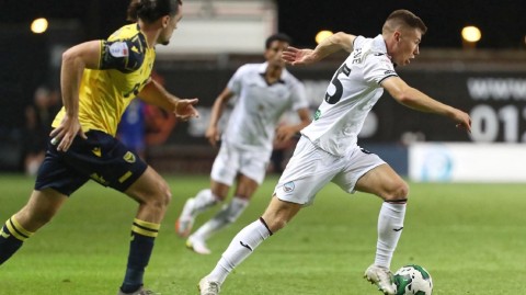 联赛杯激战：牛津联点球逆转淘汰斯旺西全记录