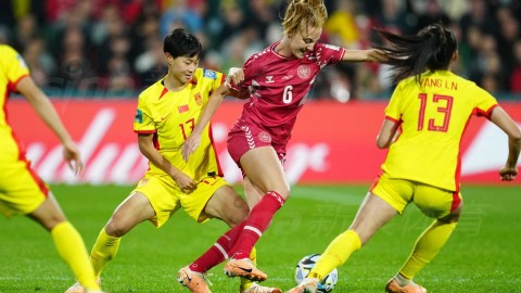 玫瑰绽放珀斯夜 泪洒绿茵憾负时