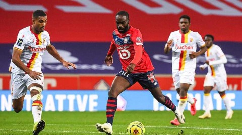 北方德比的荣耀之夜：里尔四球狂胜朗斯，空场下的激情依然燃烧