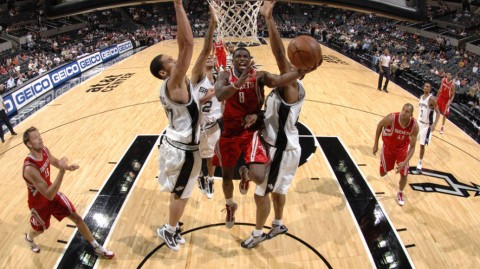 火箭季前赛大胜马刺，板凳匪徒三军用命显冠军相