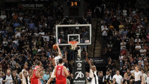 回顾姚明邓肯史诗级肉搏，火箭惜败马刺经典战役