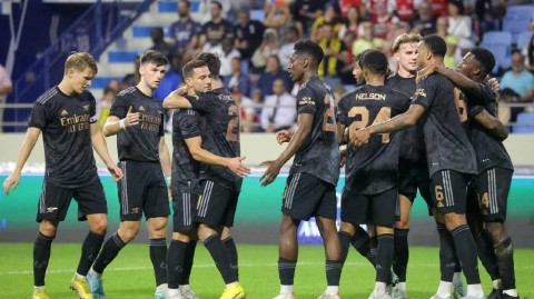 友谊赛枪手三球完胜里昂 加布里埃尔头槌破门维埃拉闪耀