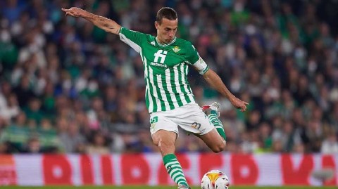 绿茵战舞：皇家贝蒂斯与马略卡的战术博弈