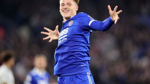 蓝狐主场力擒白玫瑰 巴恩斯利刃出鞘锁定胜局