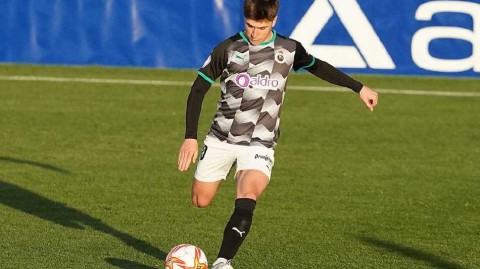 巴塞罗那迎来新星巴勃罗托雷