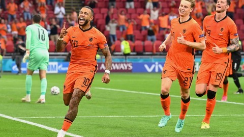 荷兰2比0力克奥地利，昂首锁定小组头名昂首晋级
