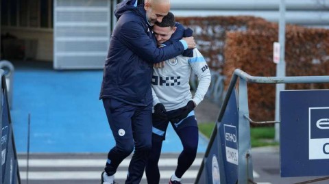 曼城英联杯赛前训练纪实 瓜帅与福登温馨互动彰显团队凝聚力