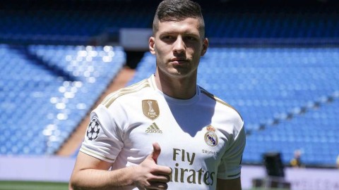 塞尔维亚球星约维奇隔离期外出引发争议 或将面临刑事指控