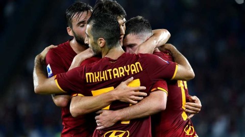 永恒之城的红色狂想曲：穆里尼奥罗马首秀，一场红牌与进球交织的胜利