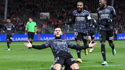 法甲烽火夜：里昂客场四球逆转布雷斯特，进攻风暴席卷布列塔尼