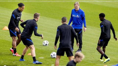 荷兰队泽斯特全力开练 剑指欧国联新赛季