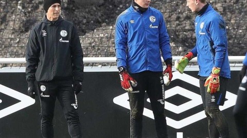 皇家蓝军枕戈待旦：沙尔克04低调备战，静候鲁尔区烽烟再起