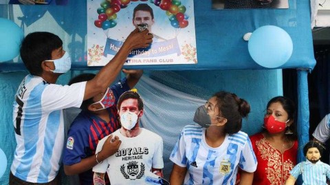 恒河畔的蓝白深情：印度球迷的别样烟火，为梅西遥寄34岁生日祝福