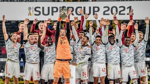 新王登基与宿命对决：莱万双响引领拜仁征服伊杜纳信号公园