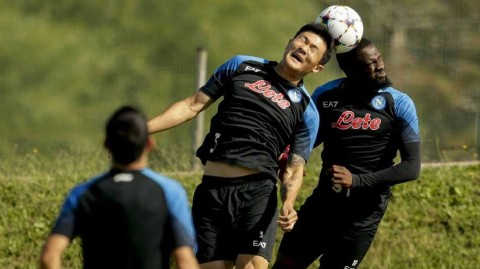 欧冠雄师蓄势待发 那不勒斯训练场上展露争冠雄心