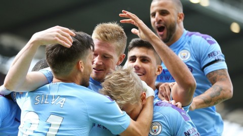 蓝月当空，闪耀伊蒂哈德：阿圭罗双响引领曼城4球狂胜布莱顿