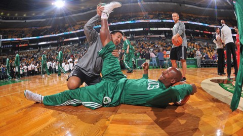 季前赛经典复盘：绿军主场险胜猛龙，四巨头合砍34分展现统治力