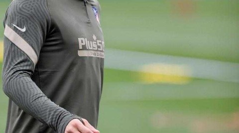 大雪中的红白斗志：马德里竞技西甲冲刺前最后练兵