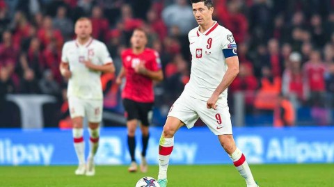 地拉那硝烟中的胜利：波兰客场一球小胜阿尔巴尼亚，晋级希望得以延续