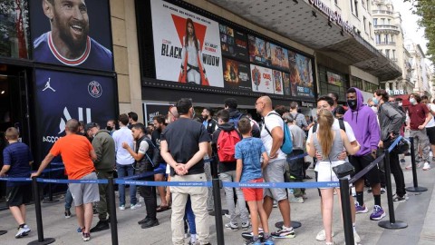 巴黎圣日耳曼的梅西风暴：三十号球衣引发的三千万欧元抢购狂潮