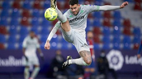 瓦伦西亚的火焰与安达卢西亚的不屈，这场七球盛宴永载西甲史册