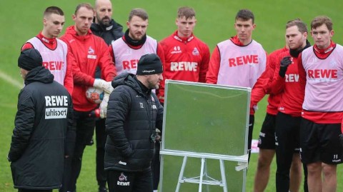 德甲战鼓擂响 科隆全队备战展现绿茵豪情