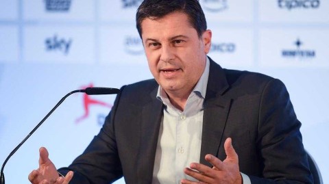 疫情下的生死抉择：德国足球职业联盟召开历史性大会，德甲停摆深处的震荡与坚守