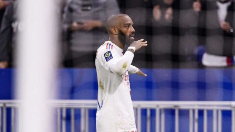 深秋夜战拉卡泽特一锤定音 里昂主场力克里尔重拾胜利