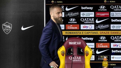 十八载红狼忠魂：德罗西含泪告别罗马