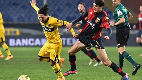 热那亚雨夜连失两球难挽败局，热尔维尼奥双响炮击沉灯塔之船