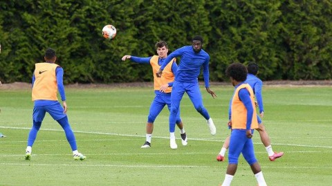 科巴姆基地的蓝军铁骑：镜头下的切尔西复赛备战热血日记