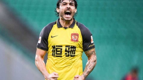 归化球星高拉特重返巴西绿茵，巴伊亚队迎来中国面孔