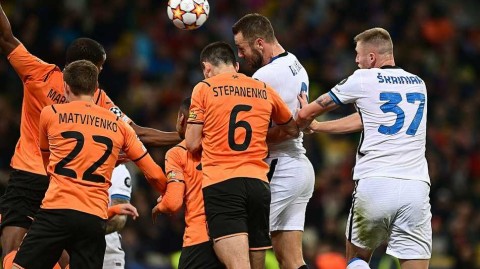 基辅雨夜屡失良机，蓝黑军团闷平矿工