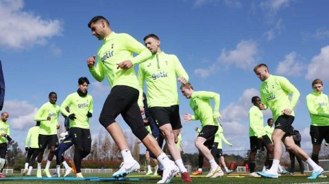 热刺厉兵秣马迎英超 恩菲尔德基地上演高强度备战