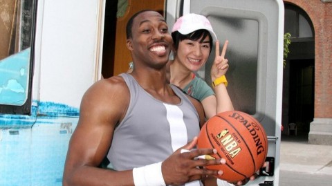 魔兽与黄奕合影重温经典 2010年片场花絮再引热议